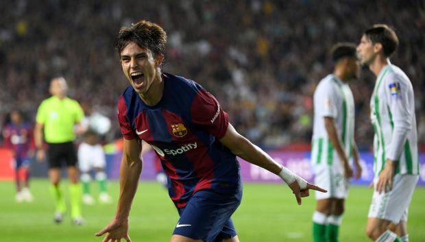 Joao Felix celebra su primer gol con el Barcelona