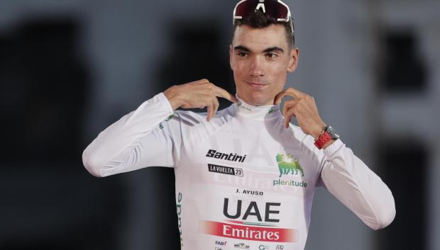 Juan Ayuso se ha llevado el maillot blanco de mejor corredor joven de la Vuelta