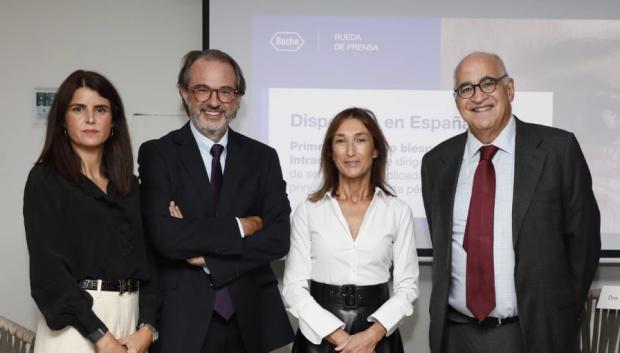 Doctora Beatriz Pérez Sanz; el doctor Alfredo García Layana; la doctora Marta S. Figueroa y Federico Plaza.