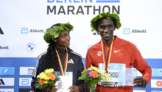 Assefa y Kipchoge, ganadores en el maratón de Berlín