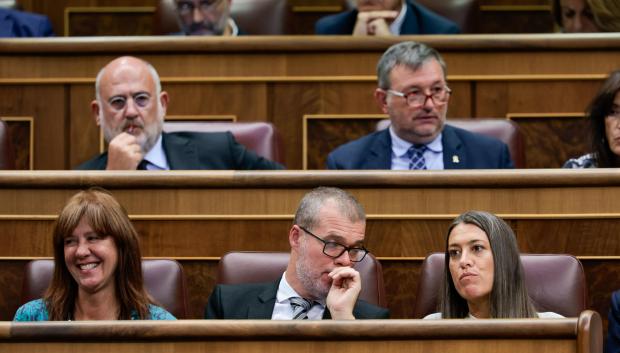 El grupo parlamentario de Junts, con Nogueras a la derecha