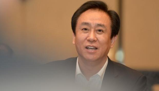 (FILES) This photo taken on June 5, 2017 shows Evergrande's president Xu Jiayin, also known as Hui Ka Yan in Cantonese, attending a meeting in Wuhan, in China's central Hubei province. Billionaire Xu, of beleaguered Chinese property developer China Evergrande, is being held by police, a report said on September 27, 2023, as the debt-ridden company grapples with severe financial difficulties. (Photo by AFP) / China OUT
