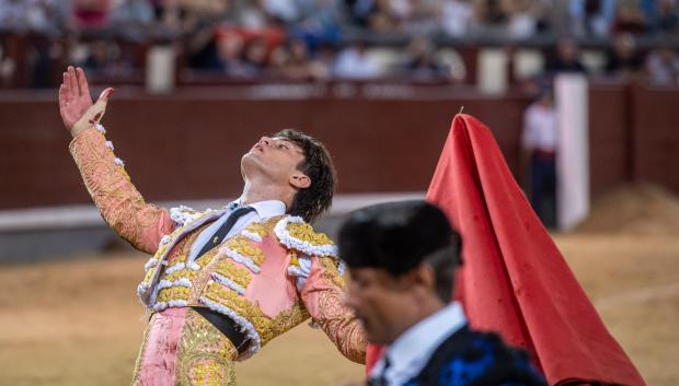 El diestro Cristiano Torres durante la corrida de este jueves en la Feria de Otoño