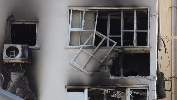 Un edificio residencial dañado en Tel Aviv por los cohetes palestinos.