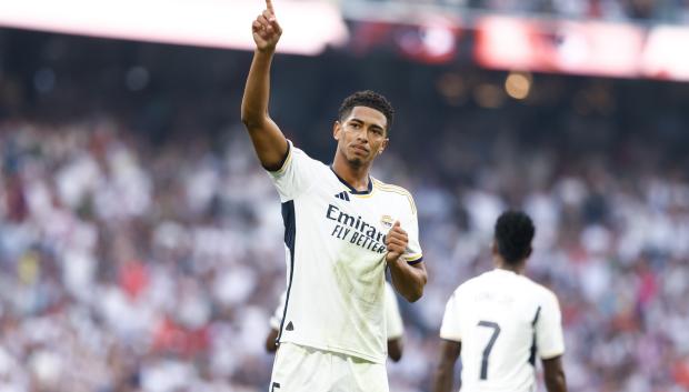 Jude Belligham celebrando el primer gol frente a Osasuna en Liga en el Santiago Bernabéu