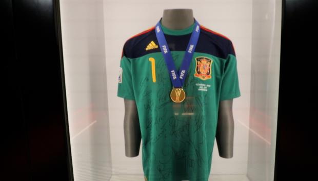 La camiseta con la que Iker Casillas ganó el Mundial 2010: es toda una reliquia y se puede disfrutar en el Museo Legends de Madrid