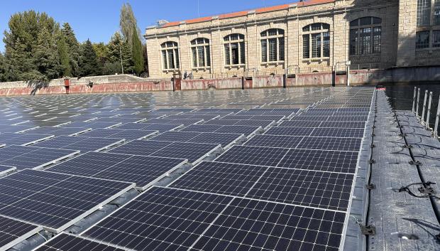 Detalle de las 3.700 placas solares instaladas en la central de Torrelaguna