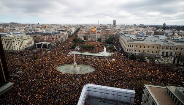 Vista general de la concentración convocada por PP, Ciudadanos y Vox en febrero de 2019