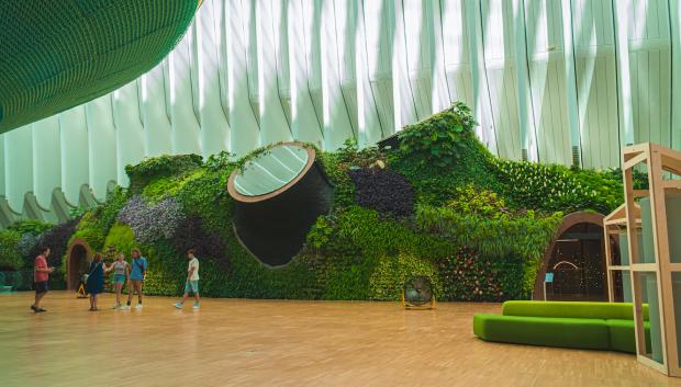 Jardín vertical interior más grande de Europa en el CaixaForum de Valencia