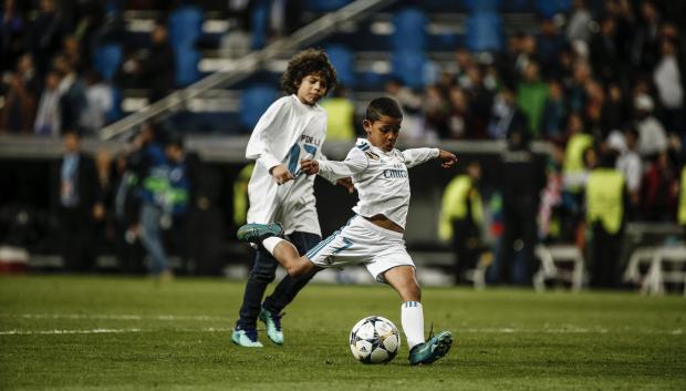 Cristiano Ronaldo Jr. ya apuntaba maneras cuando su padre jugaba en el Real Madrid