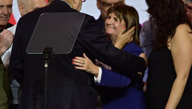 La candidata Patricia Bullrich, de Juntos por el Cambio, participa en un acto tras los resultados de la primera vuelta de las elecciones argentinas