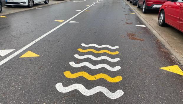 Después de los triángulos vienen olas en el mar...