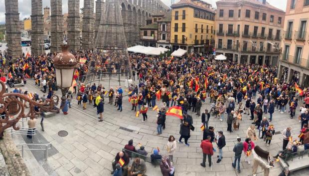 Manifestación contra la amnistía junto al acueducto de Segovia