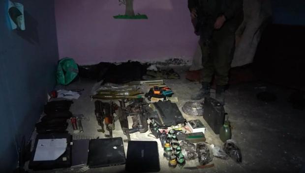 Imagen de las armas encontradas en el hospital Rantisi