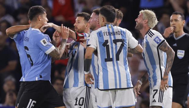 Tangana en el partido de Argentina y Uruguay