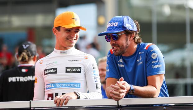 Lando Norris junto a Fernando Alonso