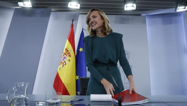 Pilar Alegría, durante su primera rueda de prensa en la Moncloa