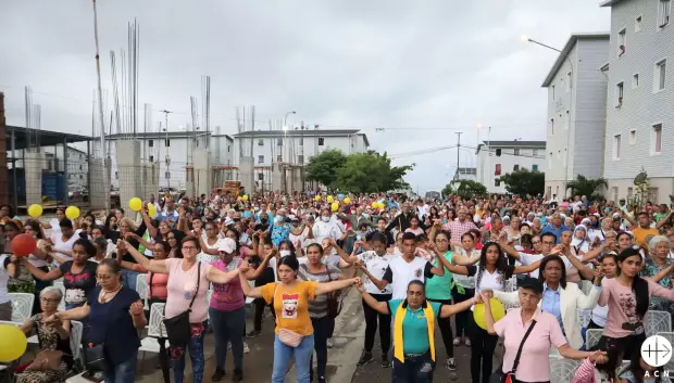 Celebración junto a las obras de construcción del nuevo templo en Ciudad Chávez, municipio de Vargas, Venezuela.