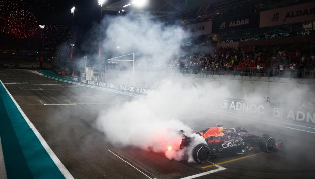 Verstappen celebrando su tercer título mundial