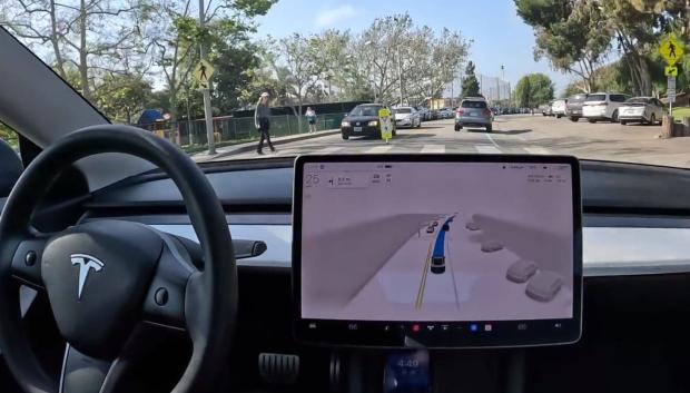 El Autopilot de Tesla aprende sobre la marcha
