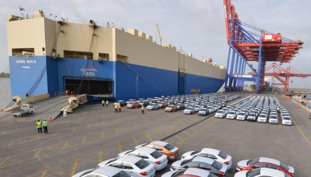 Estos gigantes del mar transportan de media 7.000 coches