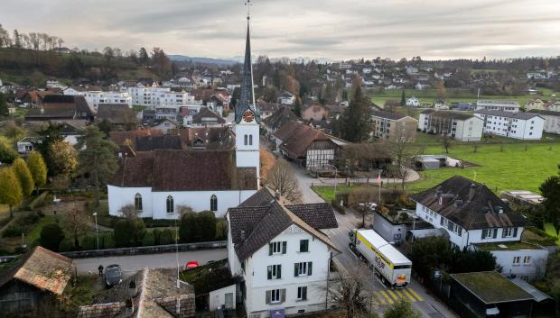 Imagen aérea del pueblo de Aarwangen, en el centro de Suiza