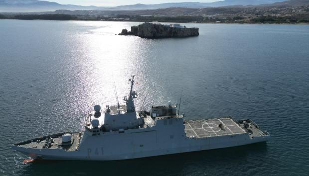 Imagen del BAM Meteoro frente al Peñón de Alhucemas