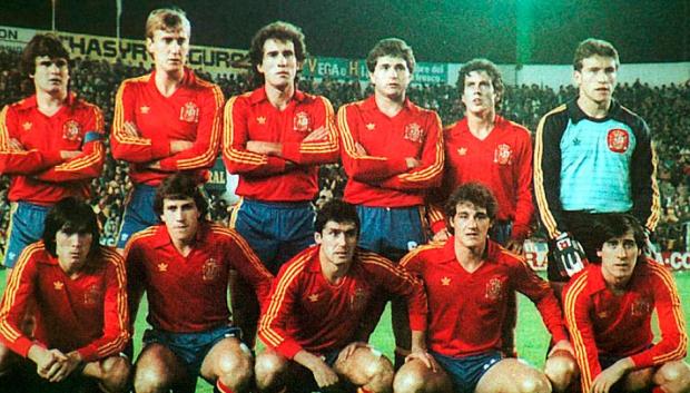 El equipo con el que España jugó el partido ante Malta: Camacho, Maceda, Goikoetxea, Gordillo, Señor, Buyo, Carrasco, Muñoz, Santillana, Poli Rincón y Sarabia