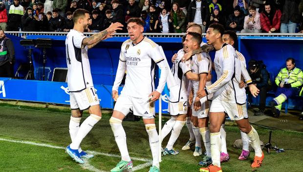 La eufórica celebración de los jugadores del Real Madrid en Vitoria
