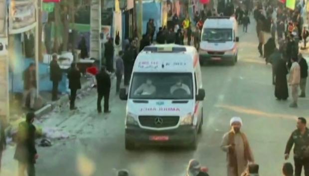 Ambulancias saliendo del lugar en el que han explotado dos bombas