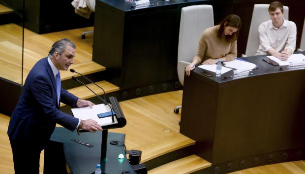 El portavoz de Vox en el Ayuntamiento de Madrid, Javier Ortega Smith, en el Pleno del Ayuntamiento de Madrid