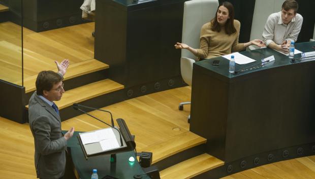 El alcalde de Madrid, José Luis Martínez-Almeida, durante el pleno