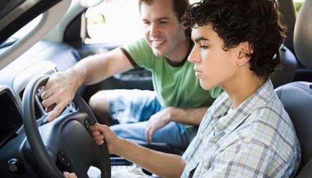 Los jóvenes de 17 años podrán conducir acompañados