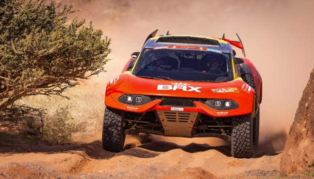 El coche de Sebastian Loeb, ganador de la etapa de este martes en el Dakar