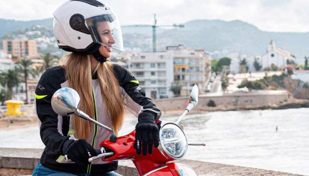 Motos de 125 y cascos abiertos tipo jet, muy afectados por la medida