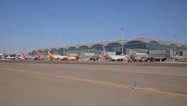 Aviones en el aeropuerto de Alicante