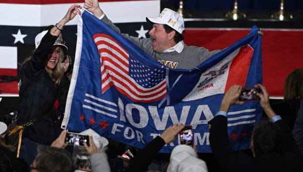 Seguidores de Trump festejan su victoria en las primarias de Iowa