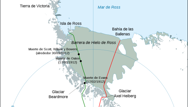 Mapa antártico del área del mar de Ross, con los recorridos de la expedición Terra Nova (verde) y la expedición de Amundsen (rojo)