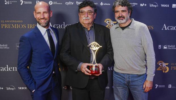 El productor Juanma Pagazaurtundua recibe el premio Iris a la mejor producción de ficción, por La Unidad Kabul