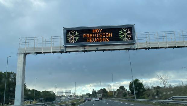 Los paneles de la carretera anticipan lo que viene