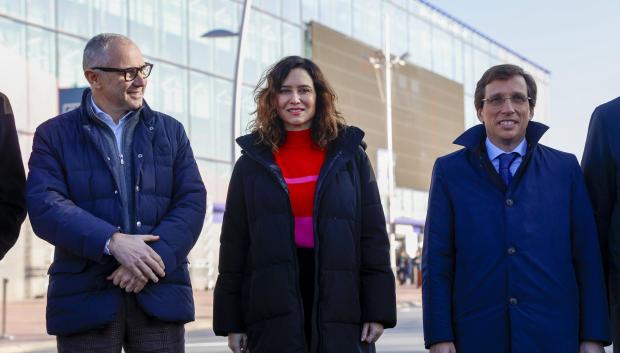 La presidenta de la Comunidad de Madrid, Isabel Díaz Ayuso, el alcalde de Madrid, José Luis Martínez Almeida, y el presidente la Fórmula 1, Stefano Domenicali