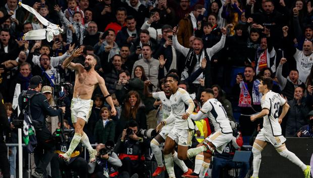 Los jugadores del Real Madrid celebran la agónica victoria ante el Almería