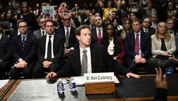 Mark Zuckerberg ante su última comparecencia en el Senado de Estados Unidos