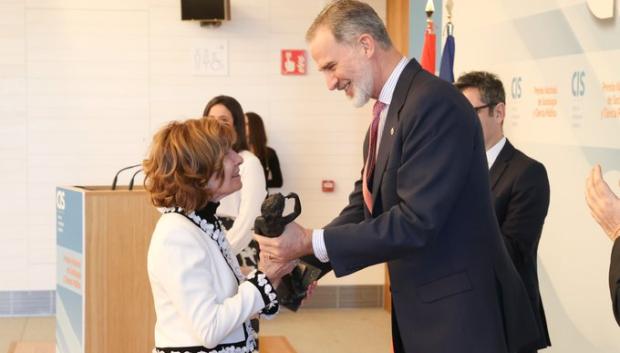 Don Felipe entrega el Premio Nacional de Sociología y Ciencia Política 2023 a Carlota Solé i Puig