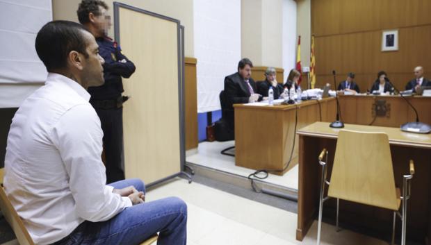 Dani Alves, durante su declaración en el juzgado de Barcelona