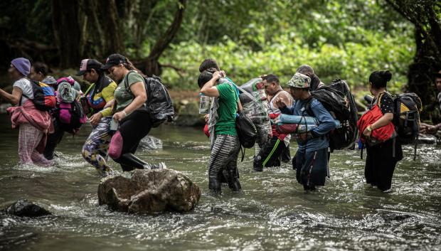 Huir de la miseria cruzando el Darién