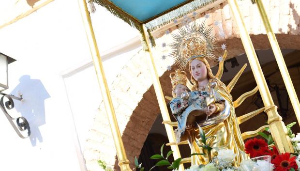 La Virgen de Linares en una salida procesional