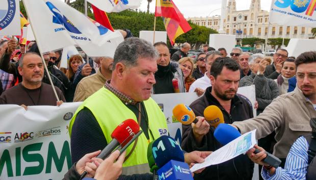 Policías nacionales y guardias civiles se concentran en Melilla para pedir la dimisión de Marlaska