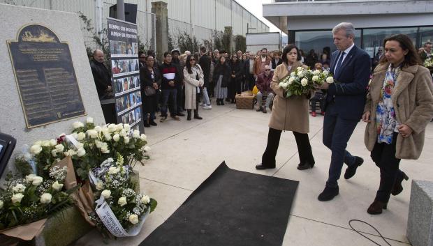 Placa en homenaje a las víctimas del naufragio del Villa de Pitanxo