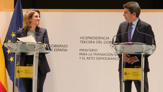 La ministra para la Transición Ecológica, Teresa Ribera, y el presidente de la Generalitat Valenciana, Carlos Mazón, compareciendo tras mantener la reunión
